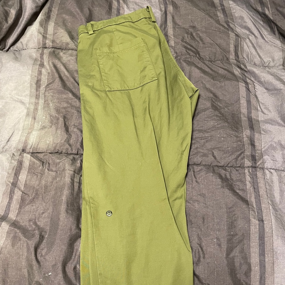 Men’s green Lululemon Joggers